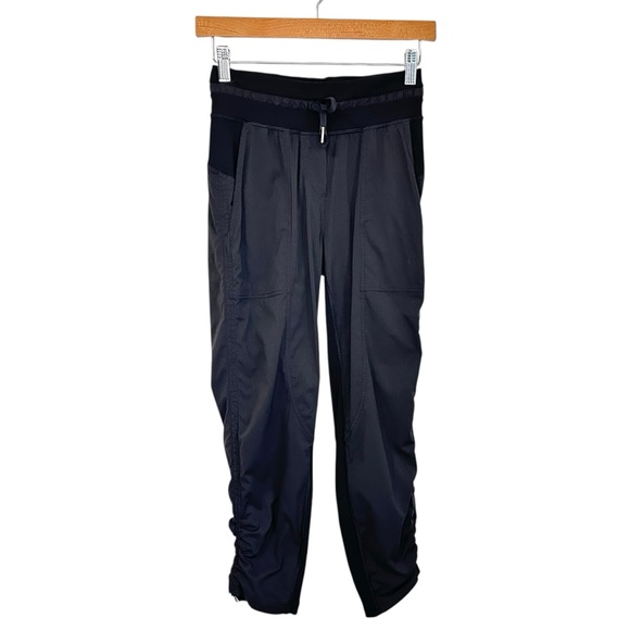 Lululemon Womens Dance Studio Crop 25" Pant Sz 2 Black Sweat-Wicking Lightweight - Picture 4 of 12